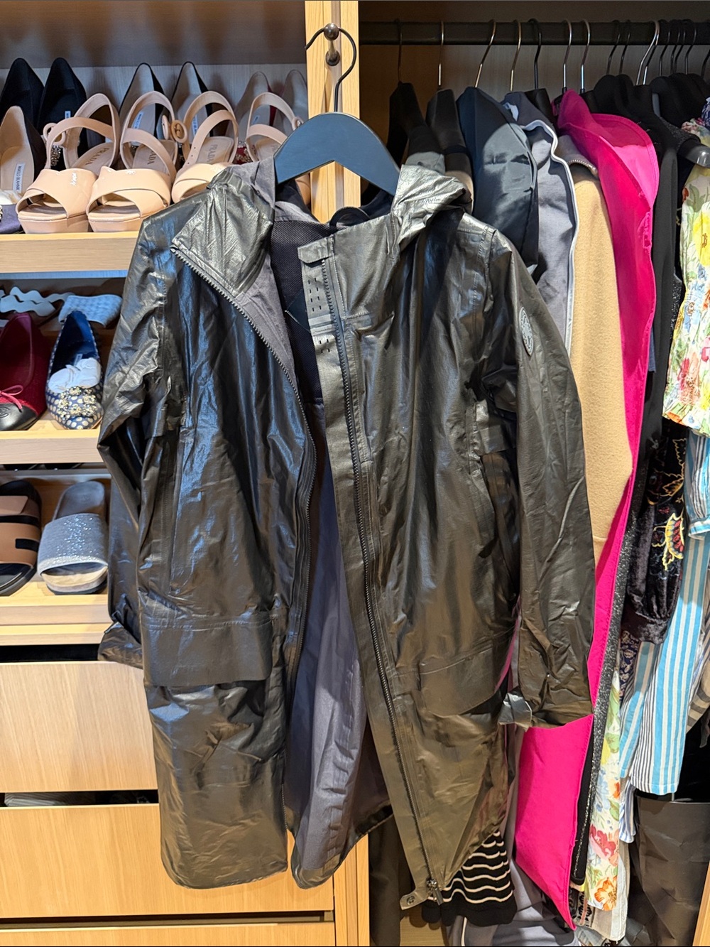 Women’s Unlined Canada Goose Raincoat Sz L